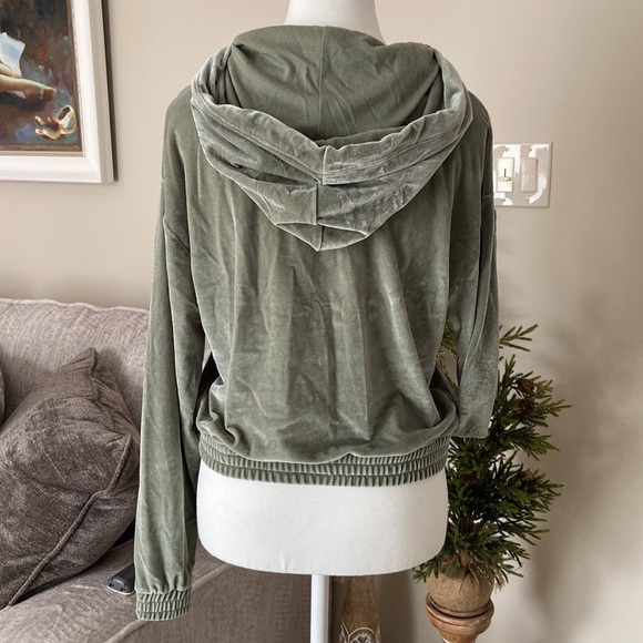 Victoria secret sage green sweatsuit in a size Sm - Picture 2 of 5